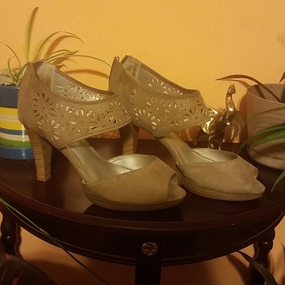 Shoes - Picture 3 of 5